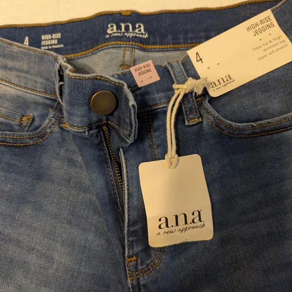 a.n.a Slim High-Rise Jeans in Medium Blue Wash - Picture 4 of 5